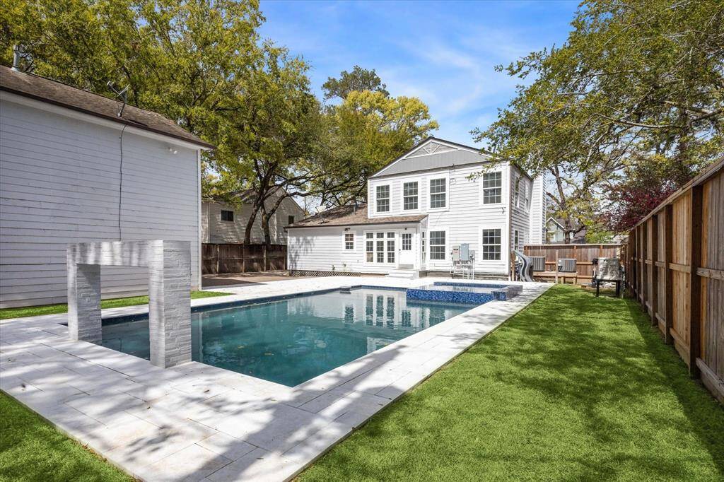 Look at this gorgeous pool!  Are you ready for the Houston summer heat?  It is one the way!