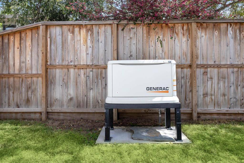 To top it all off, this home comes with a FULL HOUSE GENERATOR!!