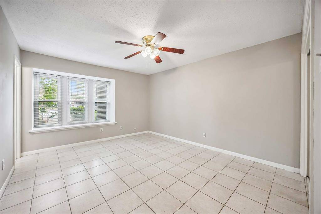 Primary Suite with full bath, walking closet and secondary closet.