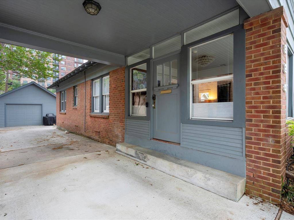 Porte Cochere with convenient side entrance for rainy days.