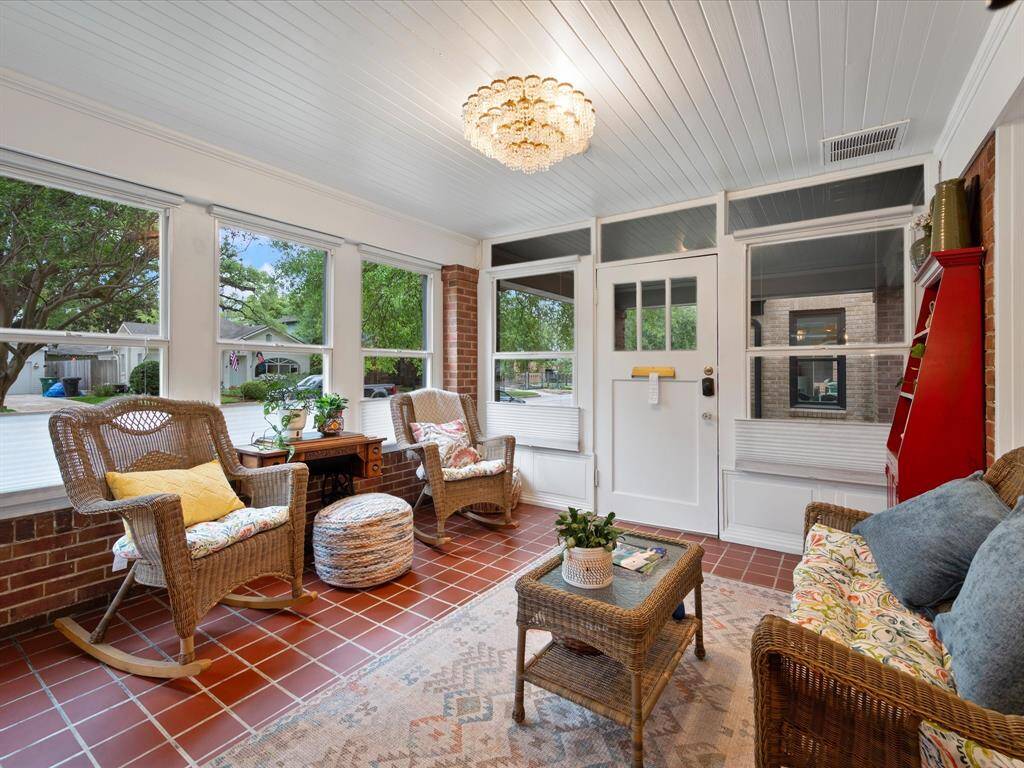 Sunroom with side entrance from Porte Cochere.