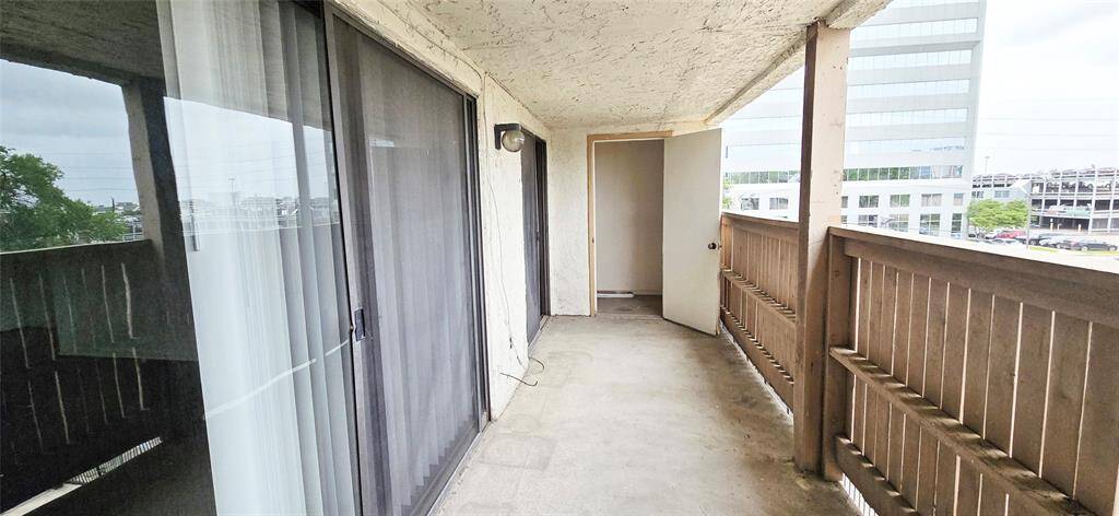 Balcony with storage space
