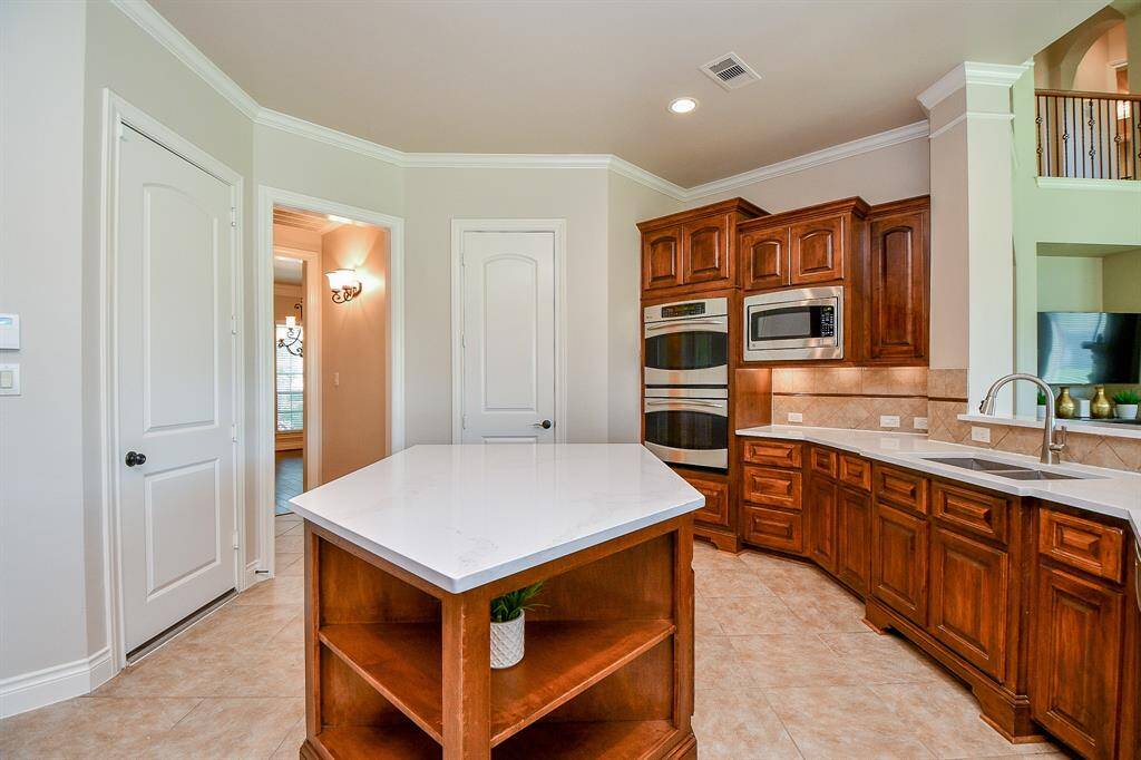 Quartz countertops in litchen