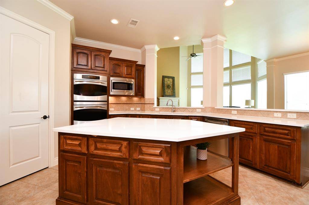 Double ovens, island, and open floor plan