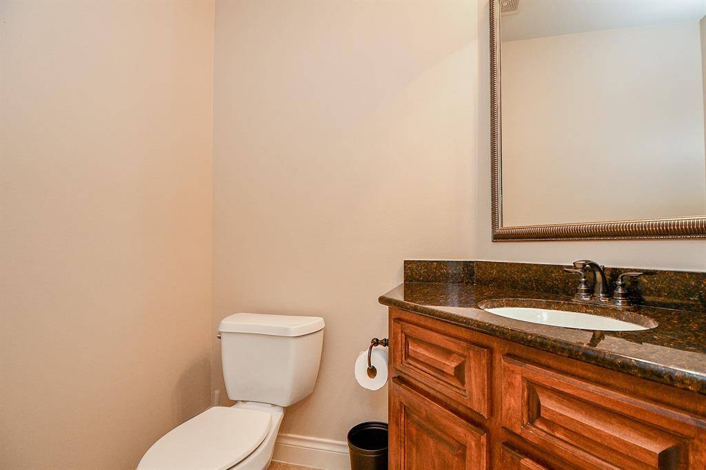 1/2 bath located near foyer