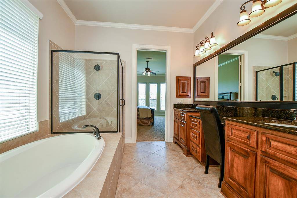 Seperate shower and tub in primary bath 1