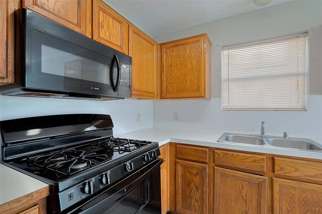 Kitchen with plenty of cabinets