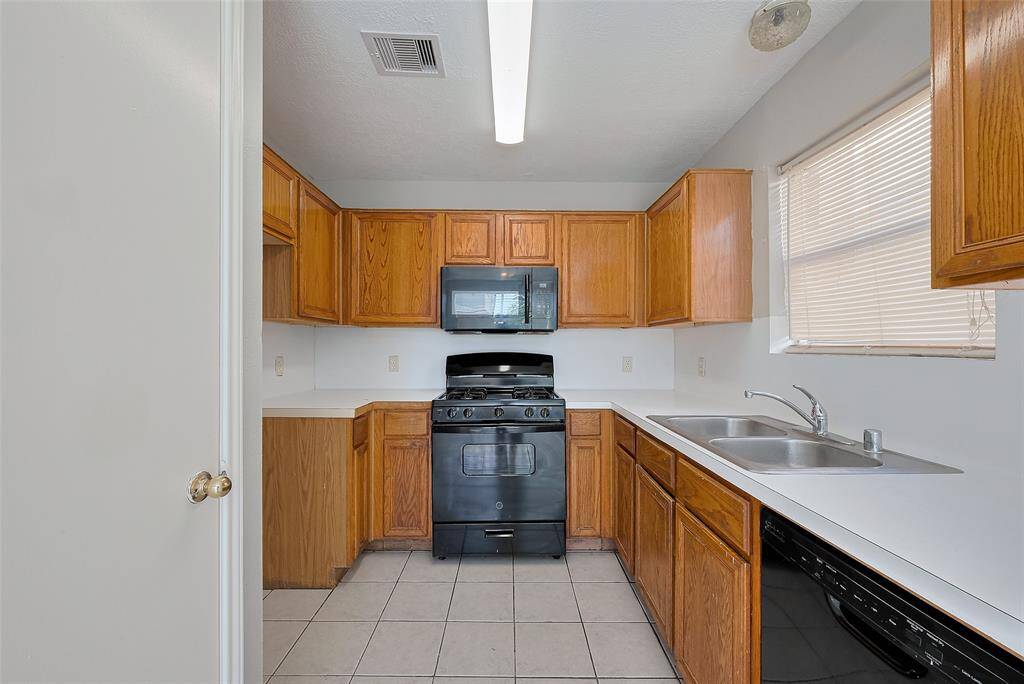 Perfect size kitchen with pantry