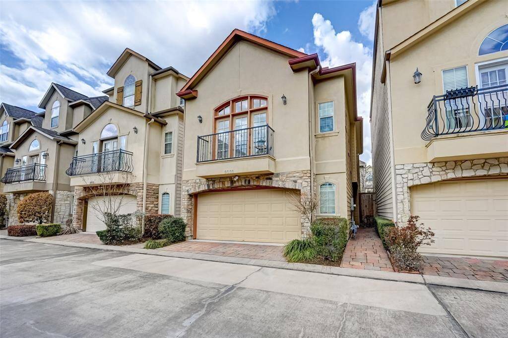 Welcome to 9008 Bayview Cove Drive, located in the gated community of Bedford Falls. This charming townhome offers spacious, light-filled living with a neutral palette and open layout.