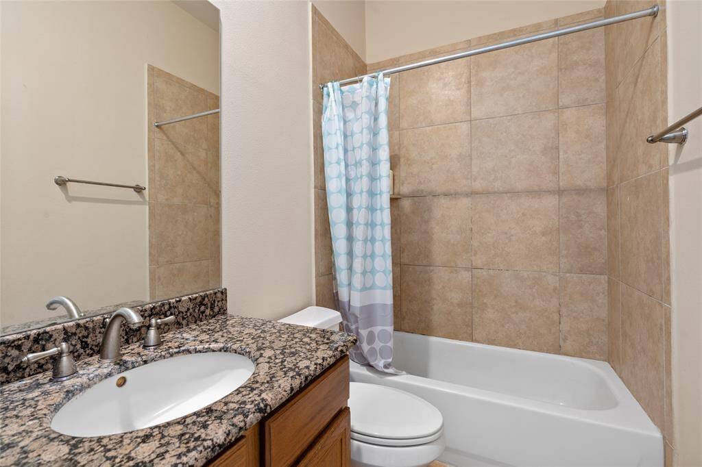 Seconday bath with Tub/shower combo.