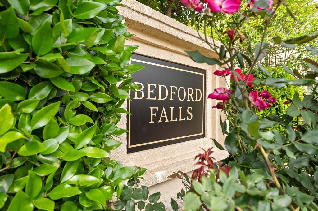 Bedford Falls is a gated, well-maintained community ideally situated near the Galleria and major Houston thoroughfares. Residents enjoy quiet tree-lined streets, private lake views, walking trails, and a strong sense of neighborhood charm—all while being just minutes from dining, shopping, and city conveniences.