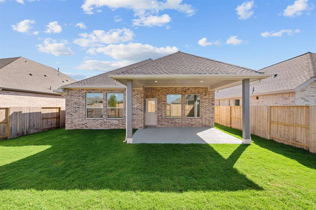 Welcome to The Penmark by David Weekley Homes. Move-In-Ready Now!