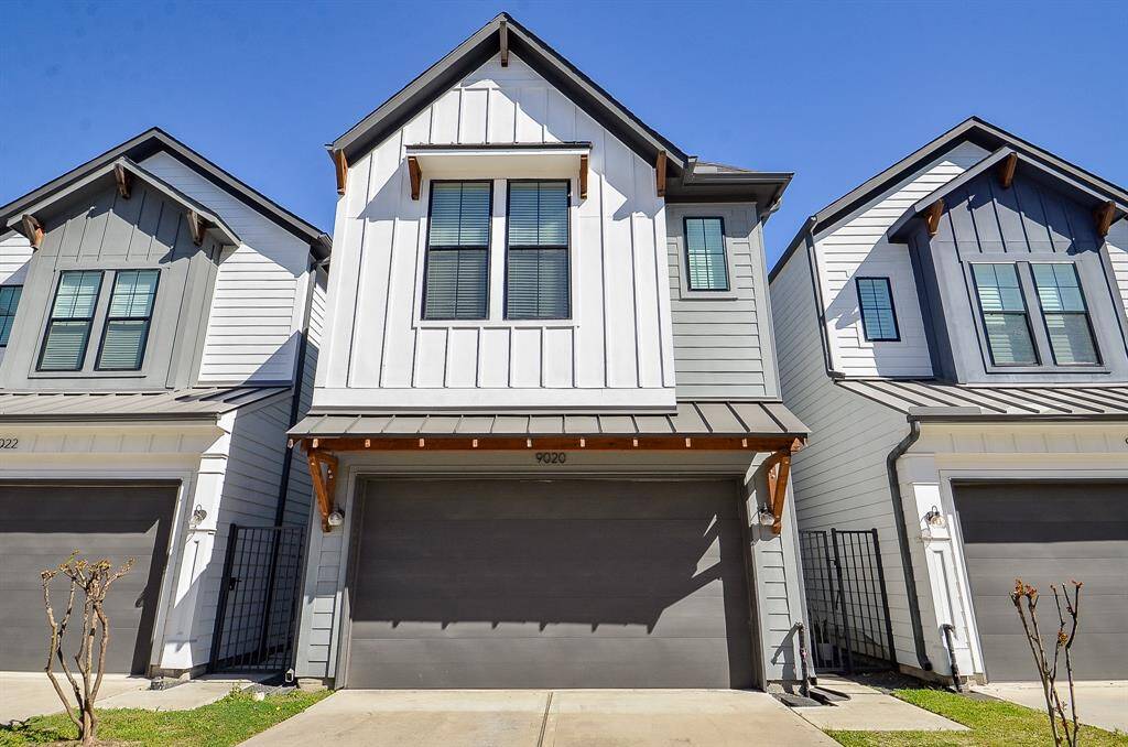 Welcome to 9020 Wellspring Dr. in Laverne Springs, a gated neighborhood.