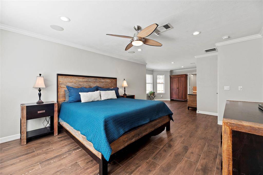 Every evening will be more relaxing with a grand primary suite!