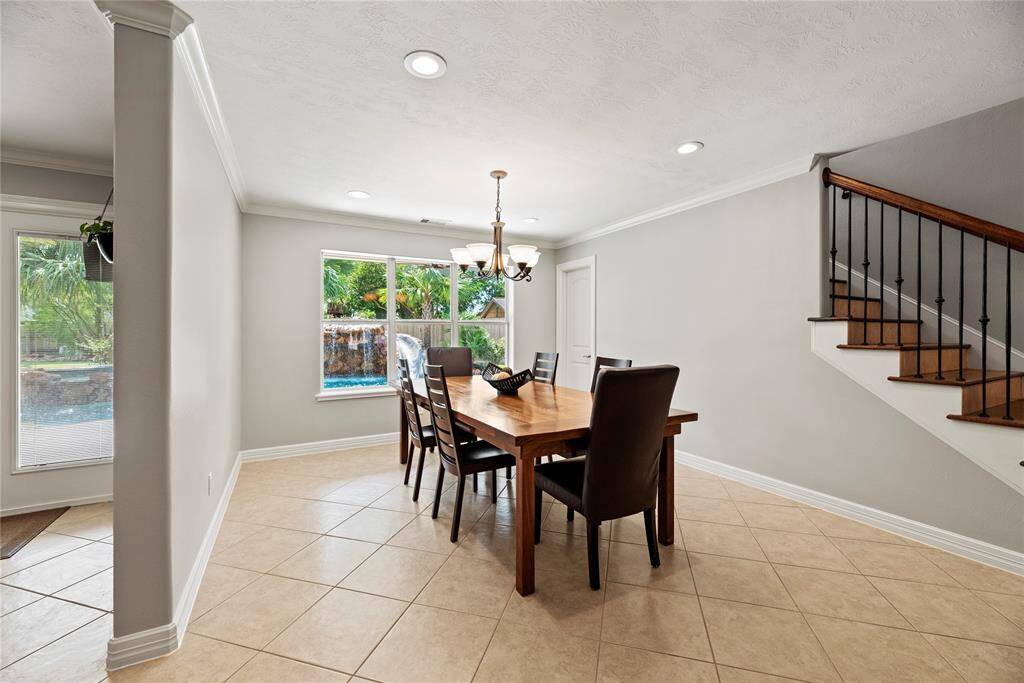 Imagine having a complete breakfast of pancakes and eggs in the eat-in kitchen. Durable tile flooring ensures quick and easy cleanup if there should be a dining mishap!