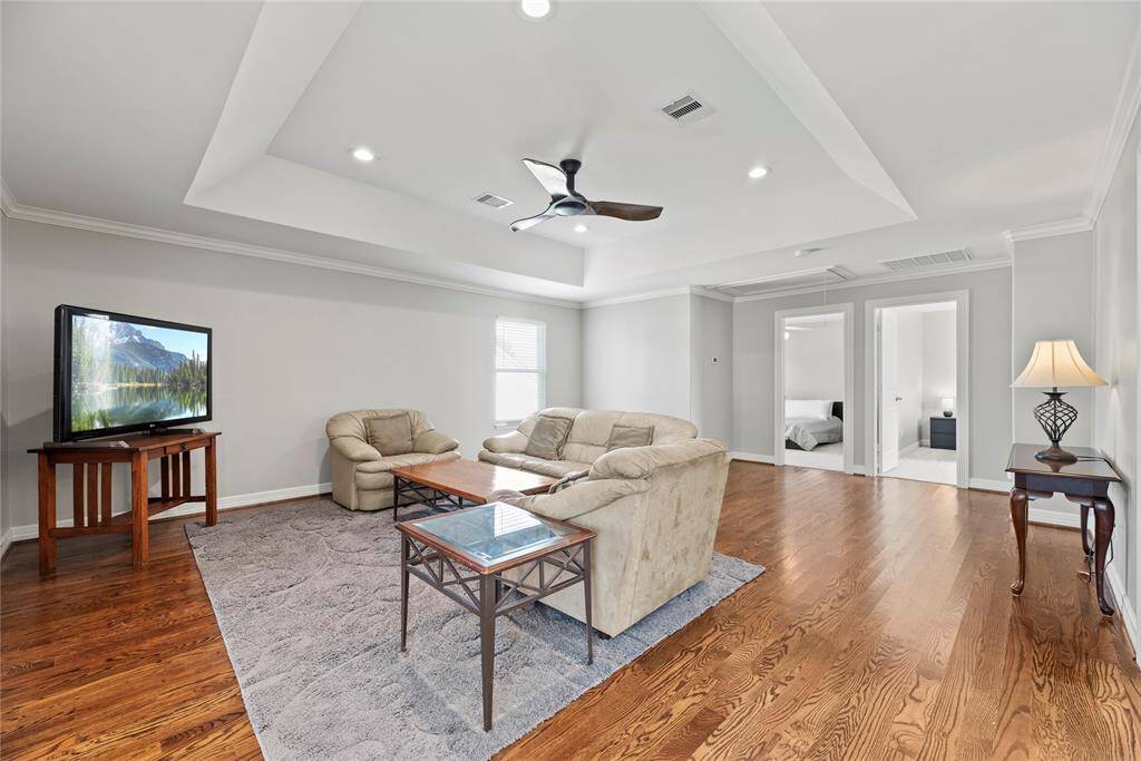 Whether utilized as an additional family space or a teen hangout area, the 2nd floor bonus room offers a multitude of possibilities.