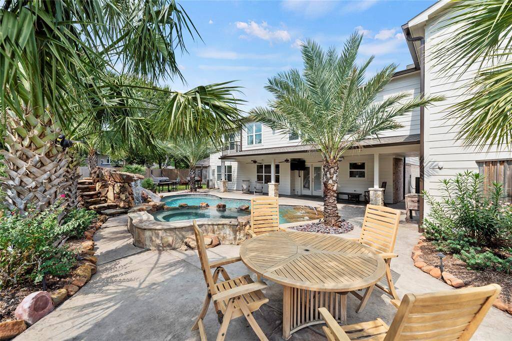 During the day, lounge by the pool with a new best-selling book or relax in the spa. Either way, take some “me-time” and pamper yourself!