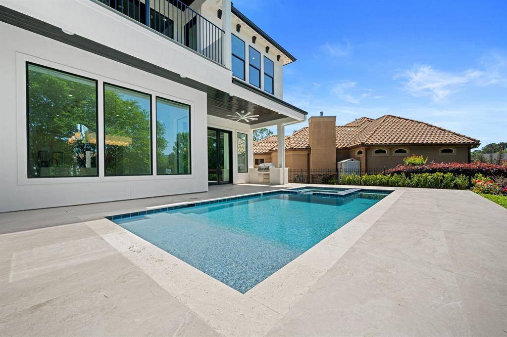 Backyard/ Pool