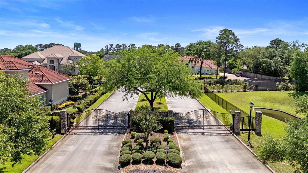 Neighborhood Gate