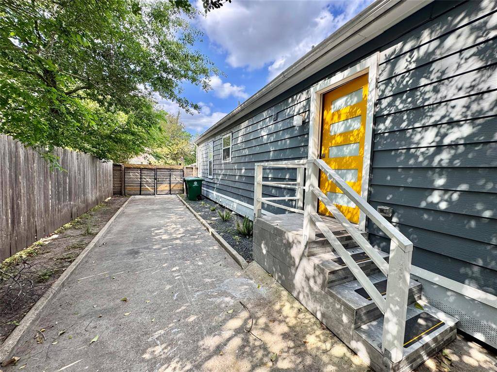 Side door and the long driveway!