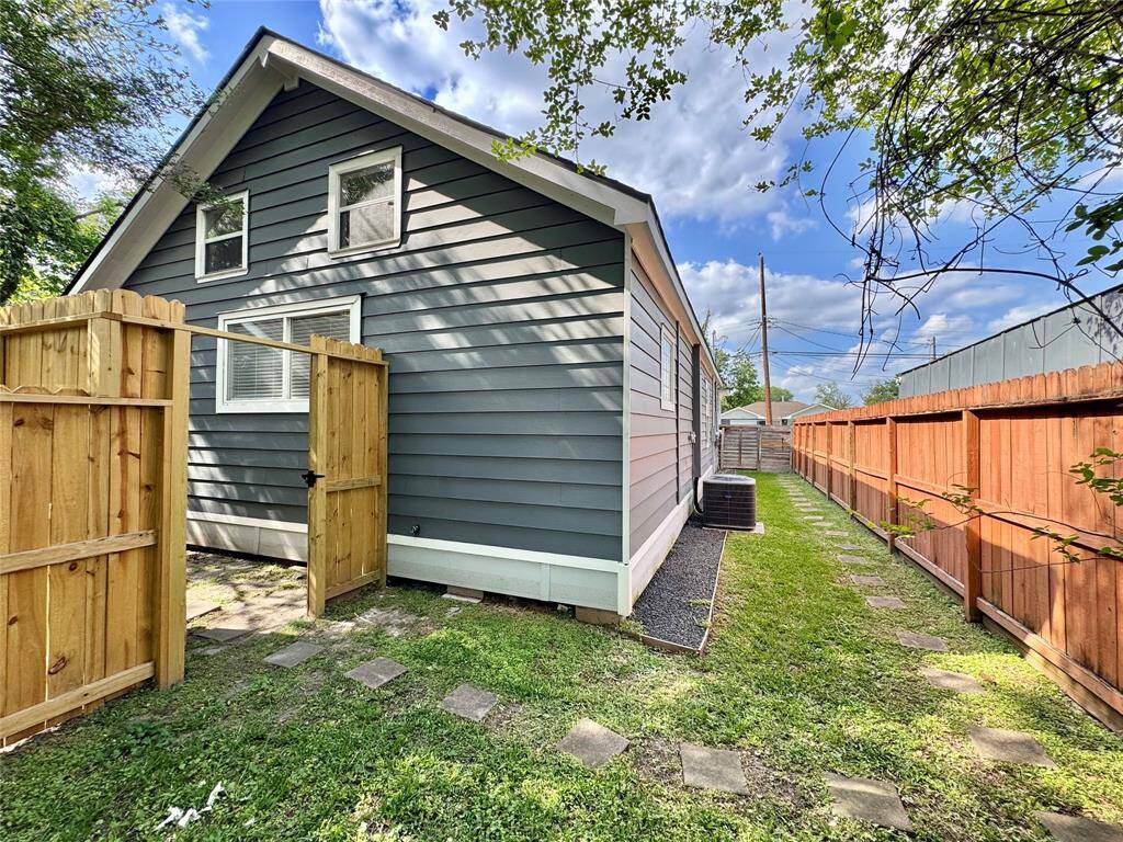 There is also another access to the yard from the front of the house down the LONG side yard!