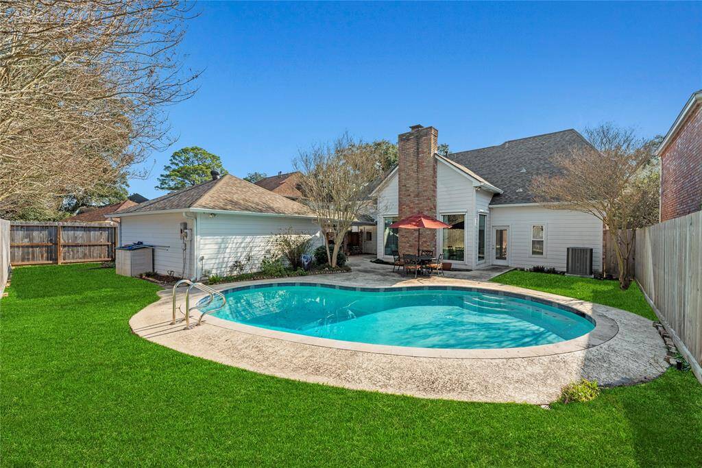 Alternate view of the backyard from the corner.