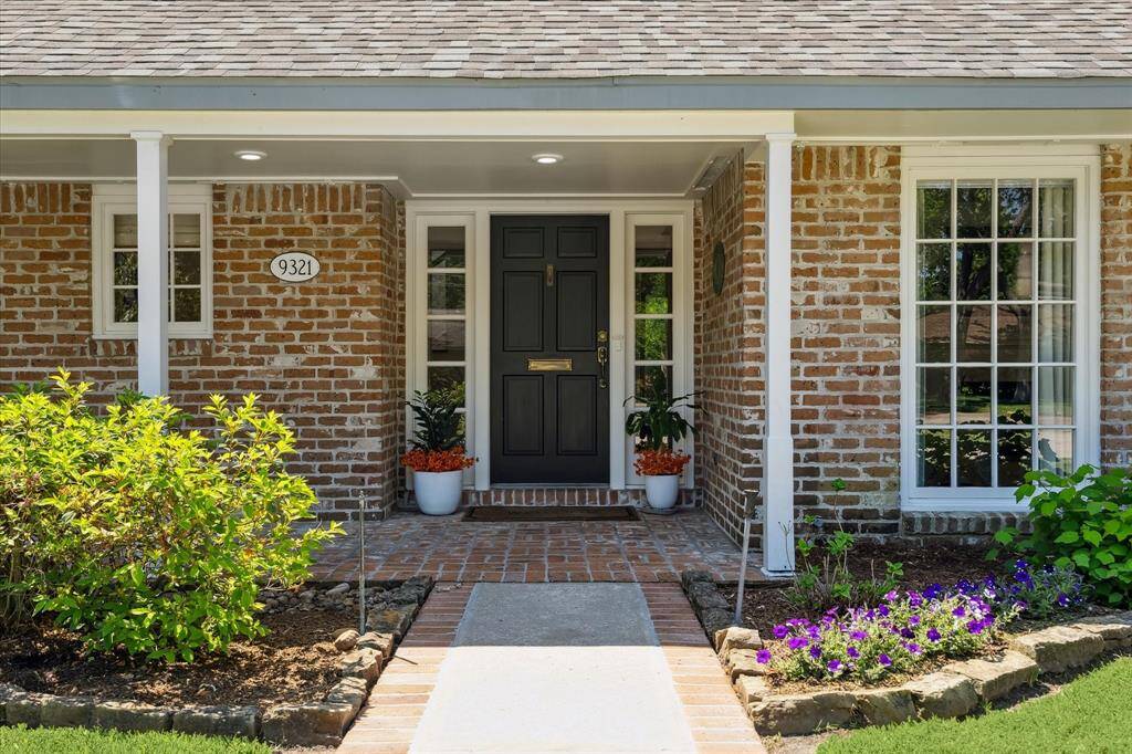 The front entry is highlighted by an antique door knocker, elegant sidelights, and a welcoming covered patio. Every detail evokes classic Southern charm. This inviting threshold sets the tone for the refined interiors within.