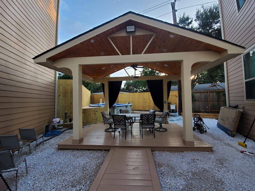 build in pergola in the back yard
