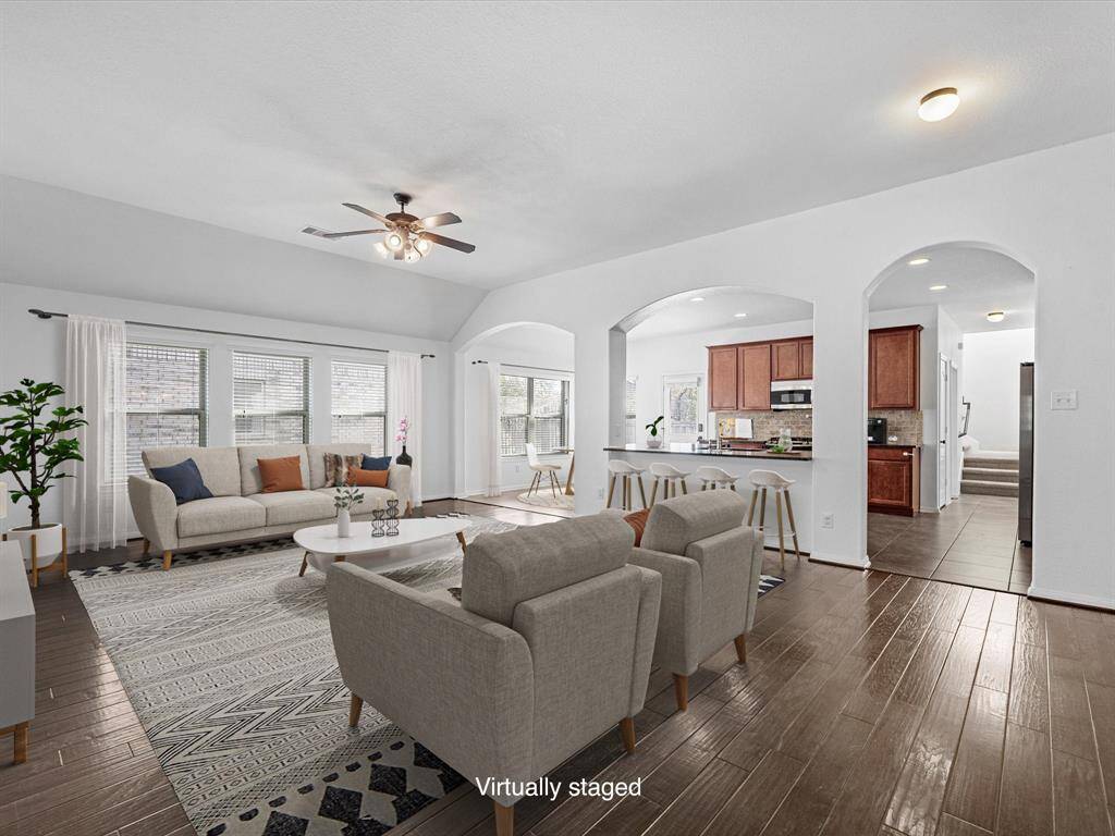 Open concept, yet with defined spaces. Enjoy having space in the oversize living.