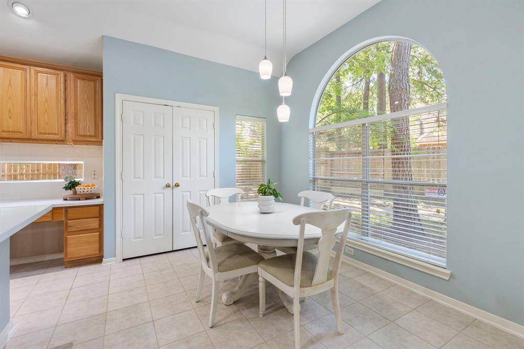 Breakfast room.