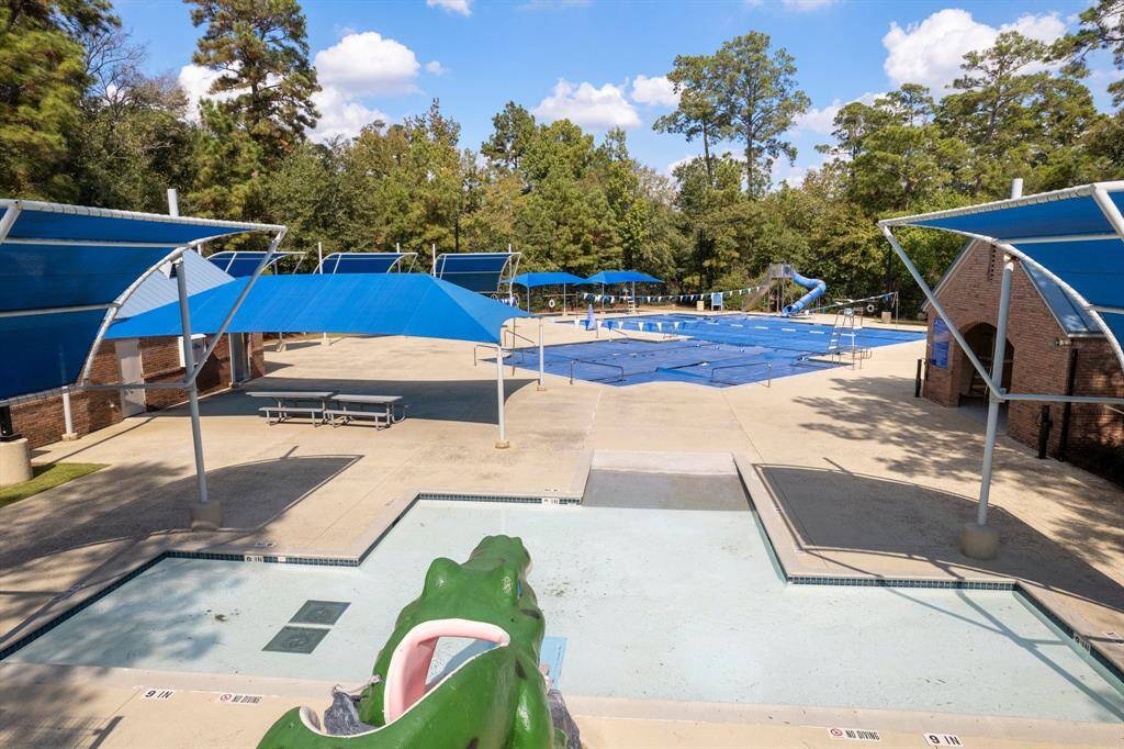 Recreational facilities near the area include Lakeside Park!