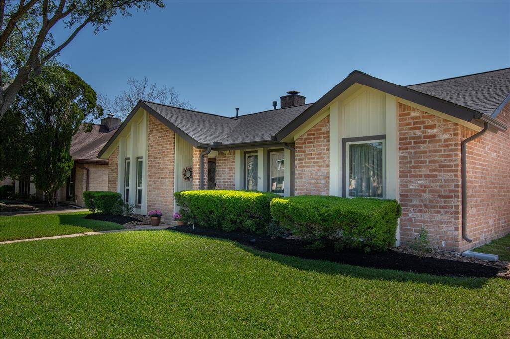 REPLACED ROOF! PROFESSIONALLY LANDSCAPED!