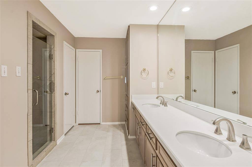 BEAUTIFULLY REMODELED PRIMARY BATH!
