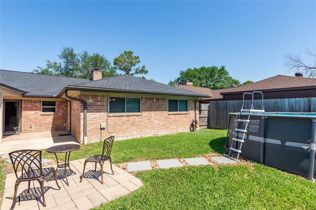 BACKYARD W/ POOL & SITTING AREA!