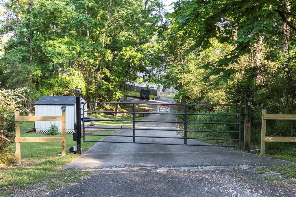 Entrance gate