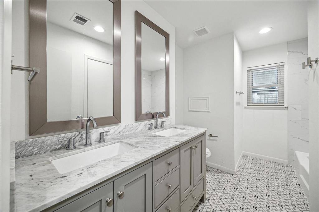 Beautifully updated, large secondary bathroom. Perfect for a family. With dual vanity, kids can easily share.
