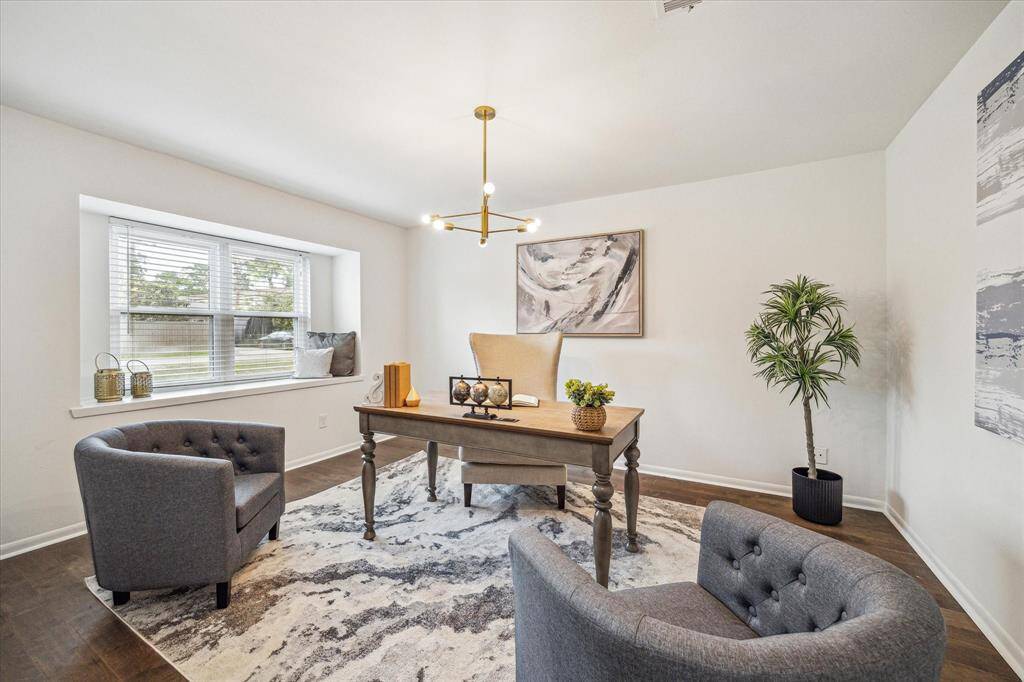 Large study/flex space. Could be used to work from home, formal dining or even a kids playroom for a family!