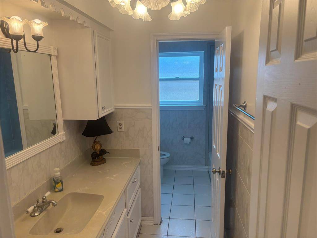 2nd Bathroom