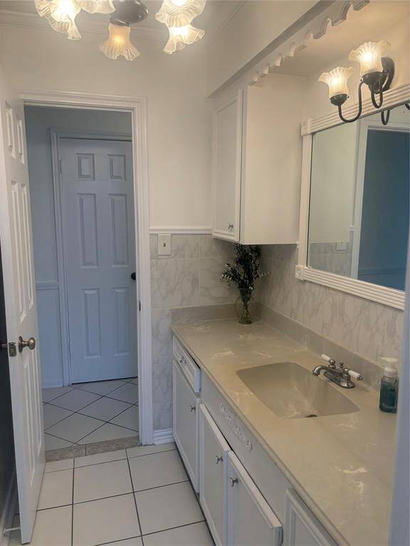 2nd Bathroom