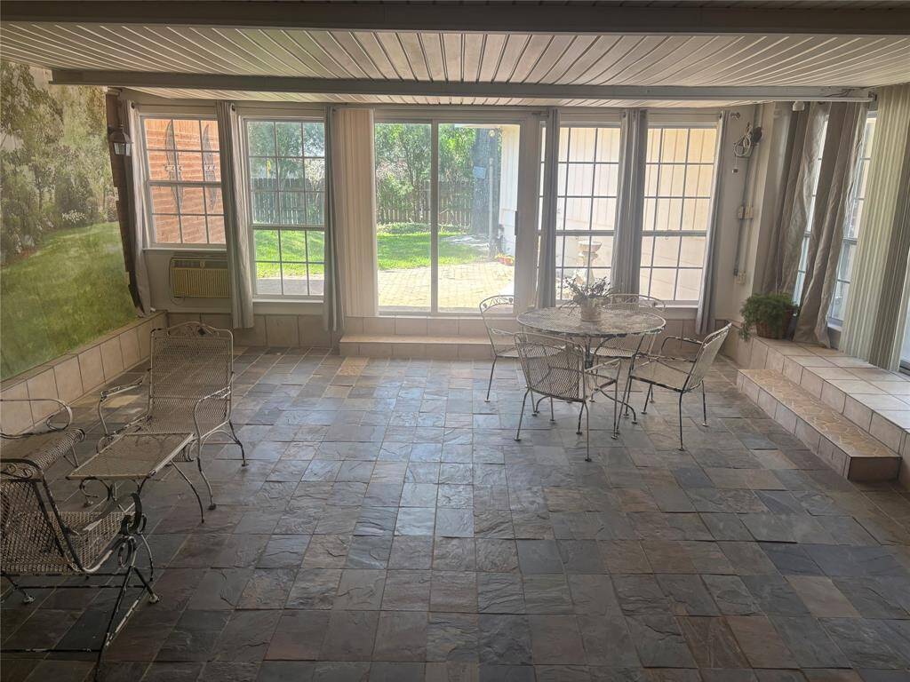 Extra room/ Entertainment Area