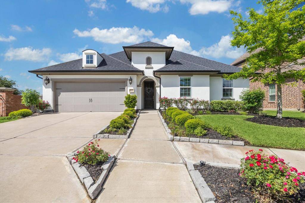 Welcome to 10203 Wylde Pointe Lane located in the beautiful Sienna subdivision.
