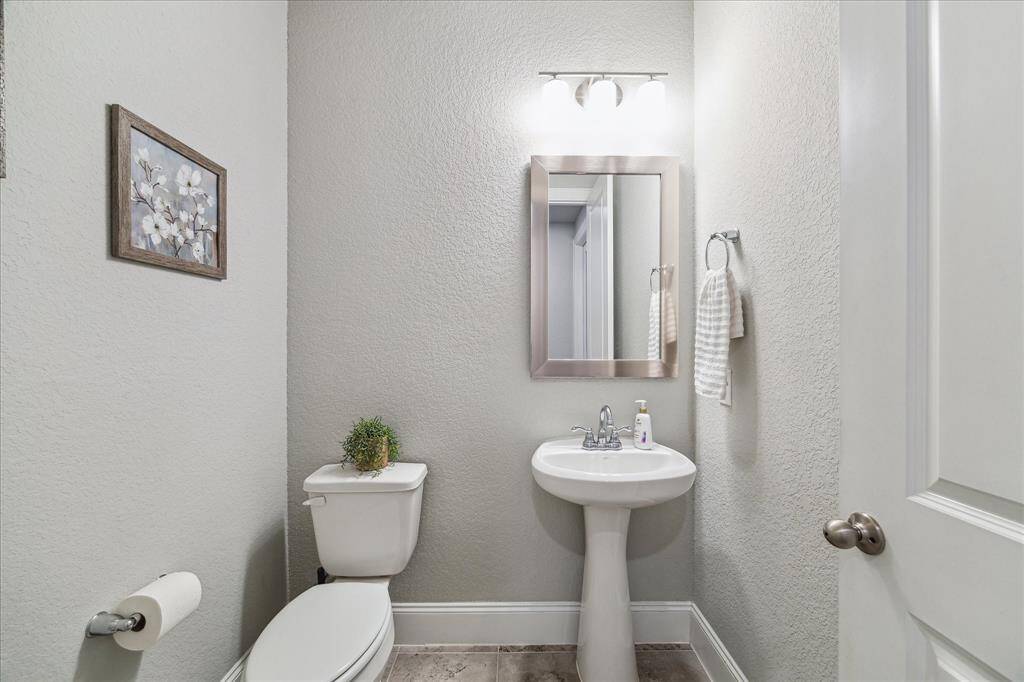 Nice size powder bathroom