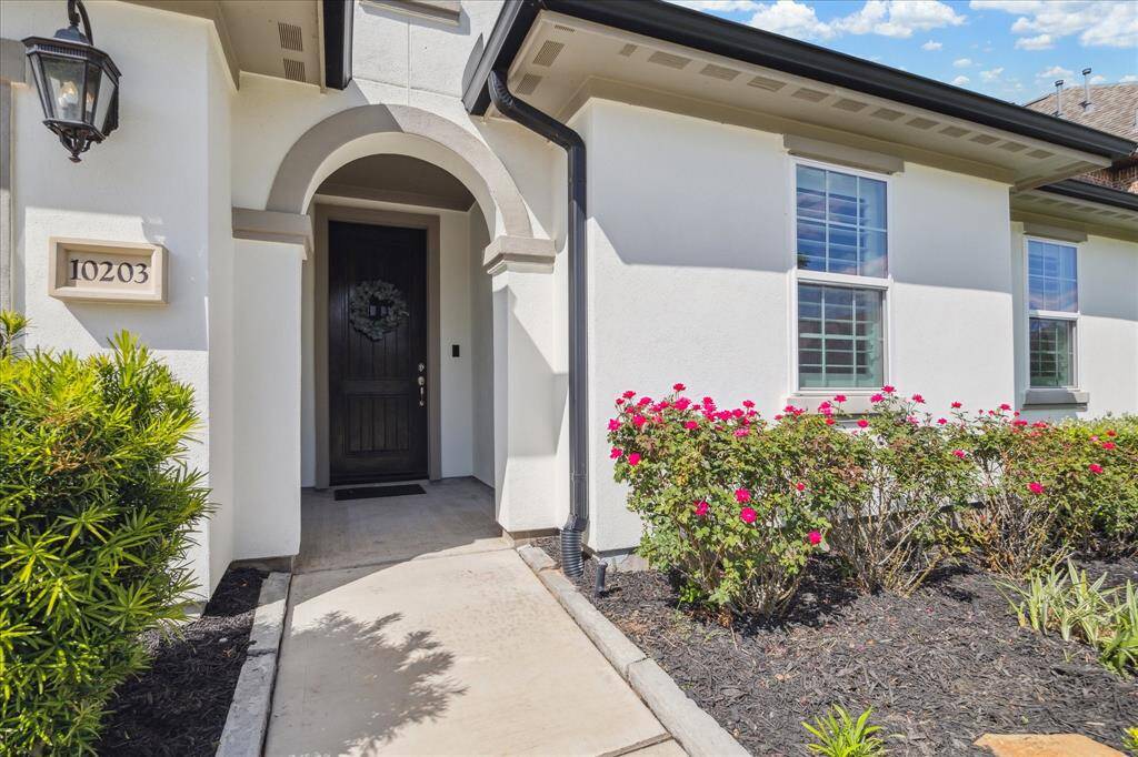 The stucco elevation is stunning with a neutral color pallet.