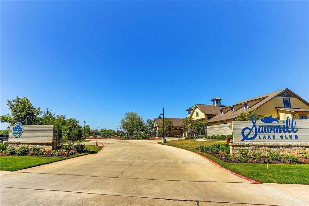 You are in walking distance to enjoy all that the Sawmill lake club has to offer