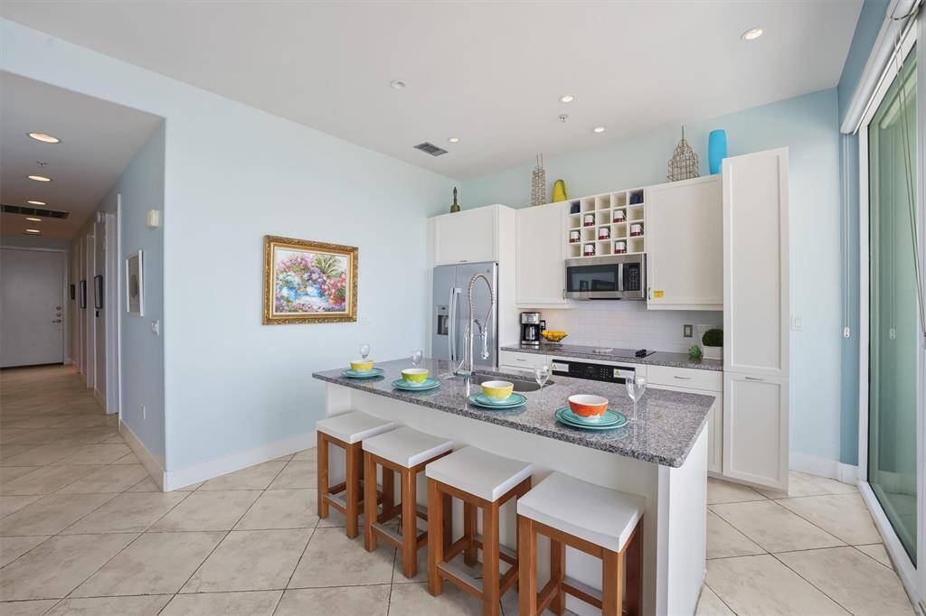 This kitchen is ideal for entertaining or everyday cooking.