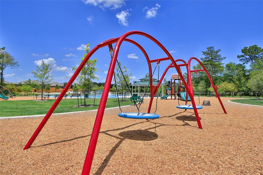It even has swings to play on!