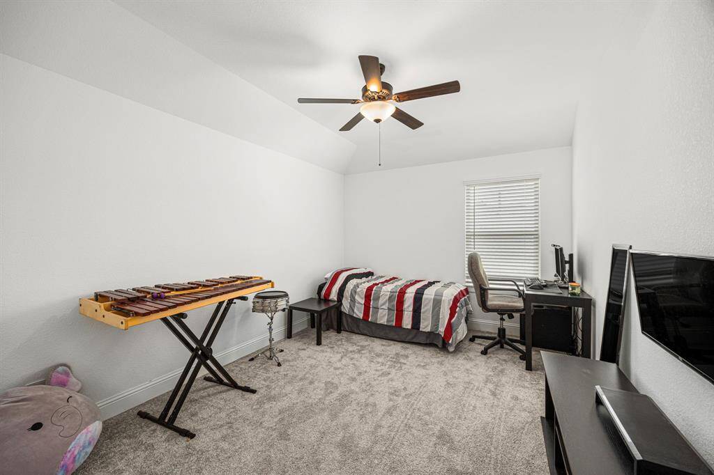 Secondary bedroom is a great blank slate for your needs.