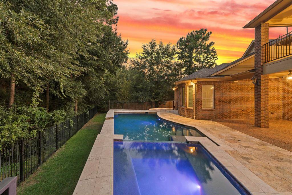 Stunning Pool & Spa with full privacy.