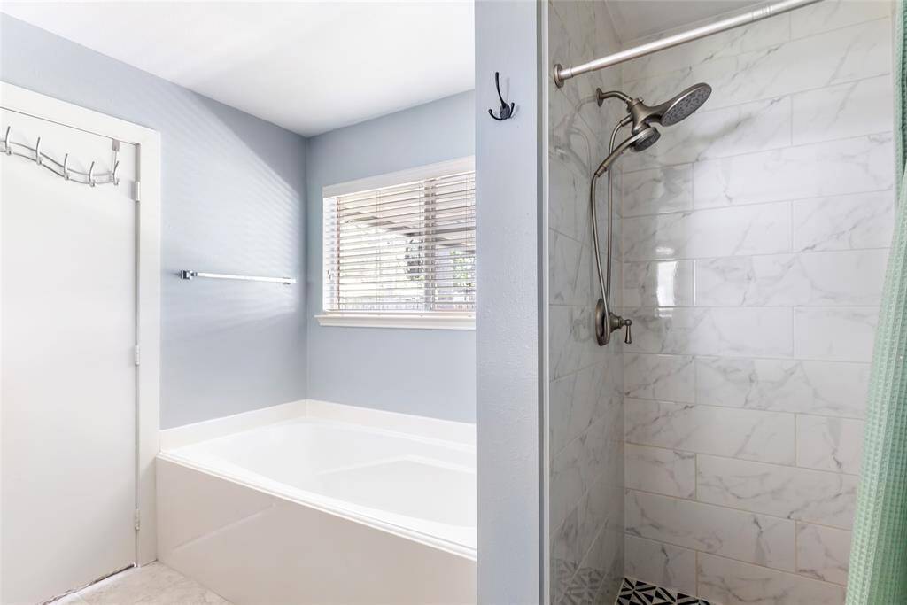 primary bath separate shower and tub