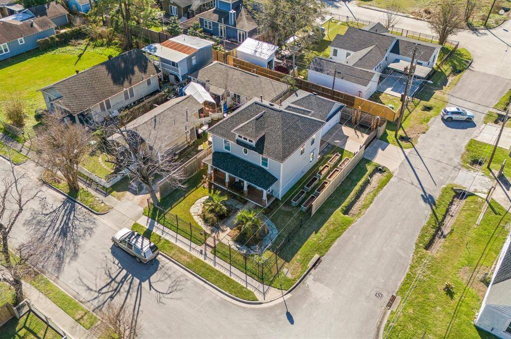 Brooke Smith is where community meets convenience. The active Monte Beach Civic Club, a huge park with sports fields & a community center just two blocks away, and a walkable neighborhood full of local restaurants and entertainment.